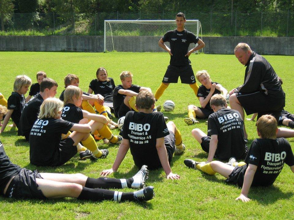 Torben Aakjær og det daværende U15 Drenge mandskab fra Herfølge BK i træningslejr i Veneto/Italien i 2005.