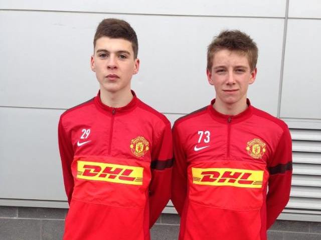 Jacob Rasmussen (Rosenborg BK) og Mathias Kristensen (Esbjerg FB) var med Torben Aakjær i Manchester United i 2013.